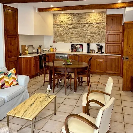Well Equipped Close To Historic Centre -