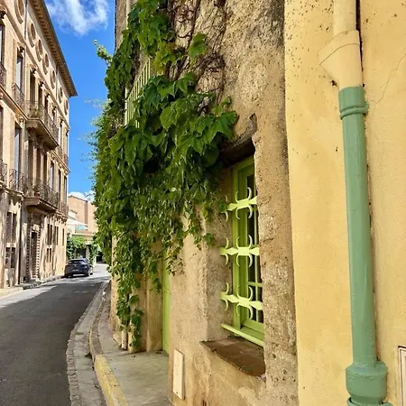 Well Equipped Close To Historic Centre - Semesterbostad