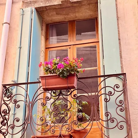 Well Equipped Close To Historic Centre - Semesterbostad