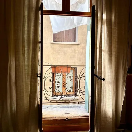 Well Equipped Close To Historic Centre - *