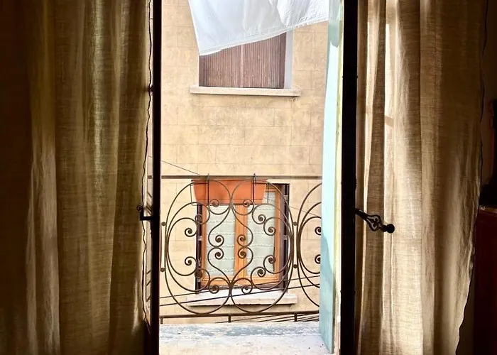 Well Equipped Close To Historic Centre -